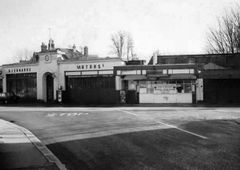 St-Leonards-Motors-on-the-Green.-1957.